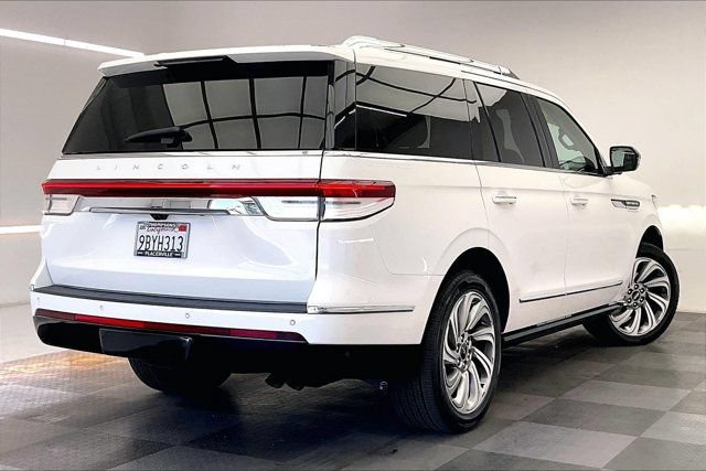 Used 2022 Lincoln Navigator Reserve AWD/4WD image 12