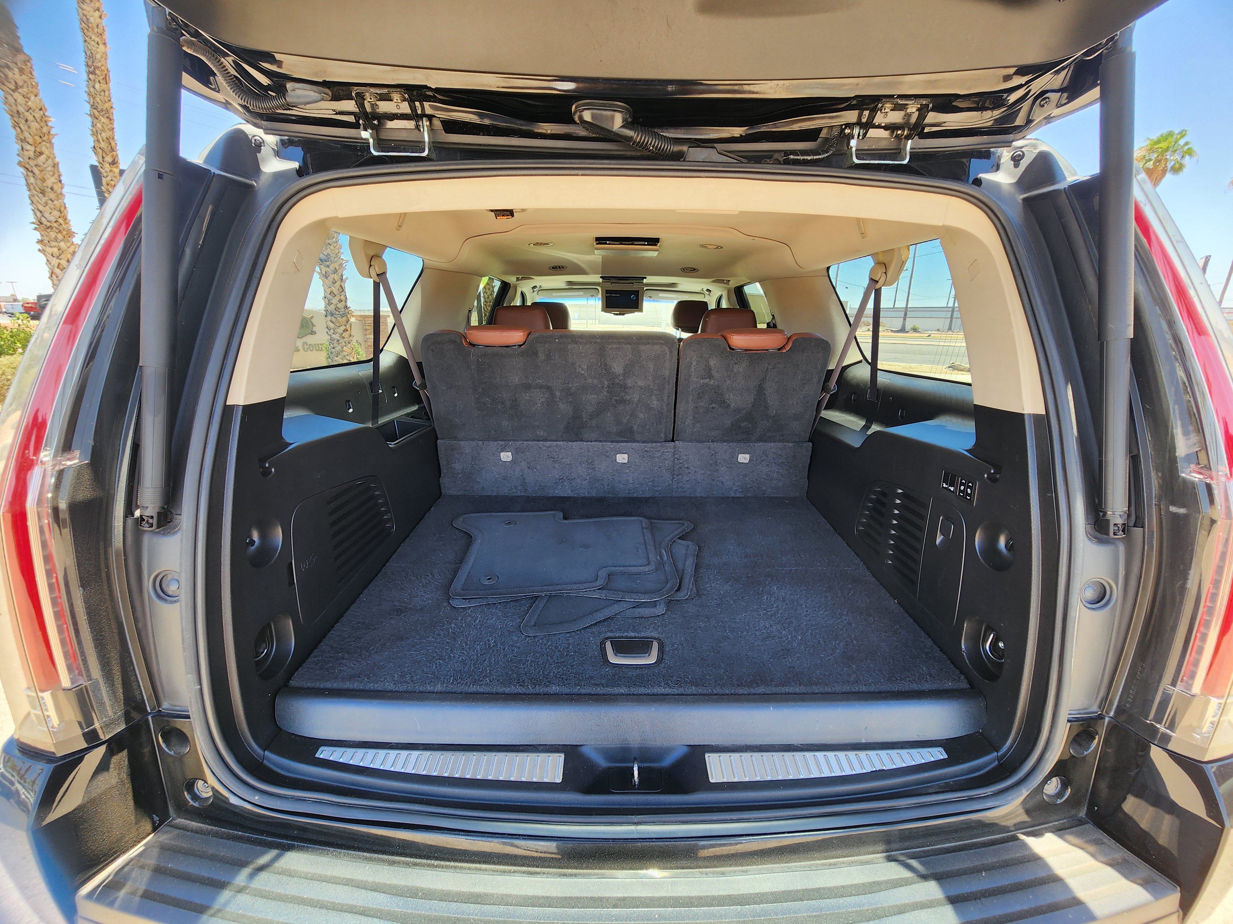 Used 2016 Cadillac Escalade ESV Luxury AWD/4WD image 12