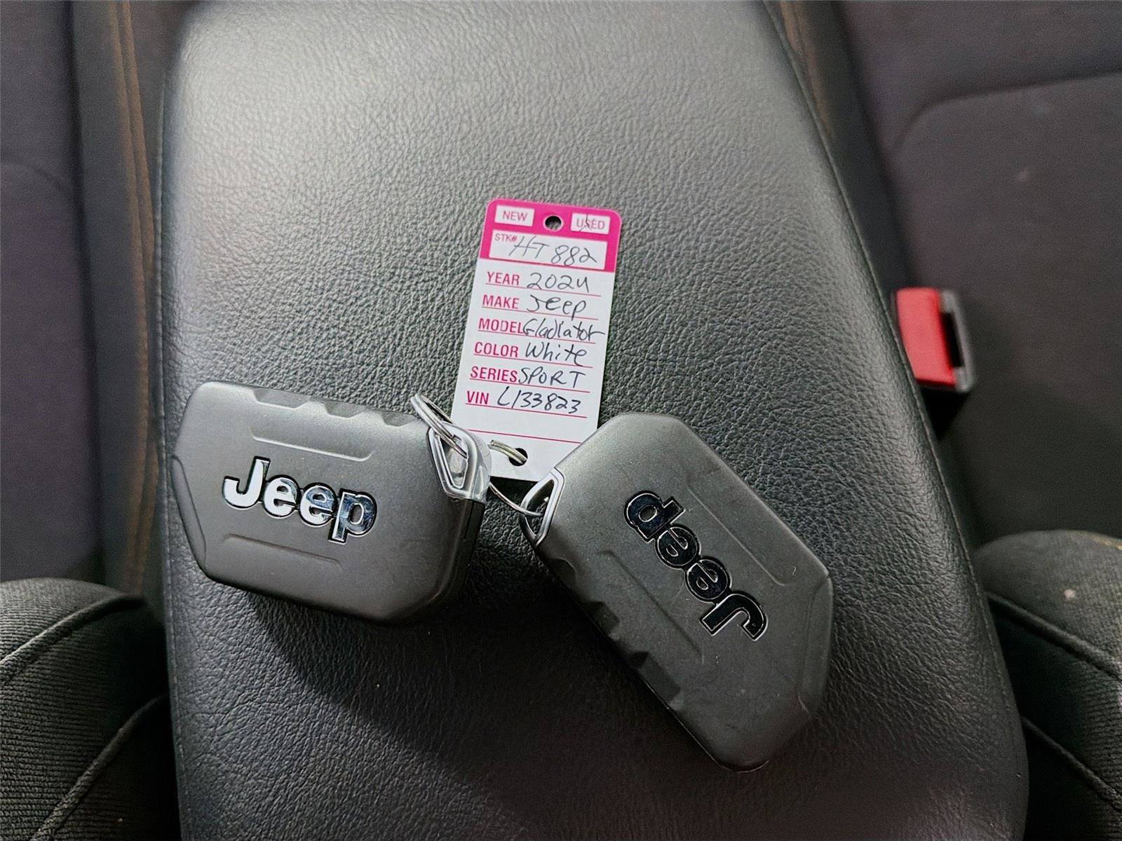 Used 2024 Jeep Gladiator Sport AWD/4WD image 31