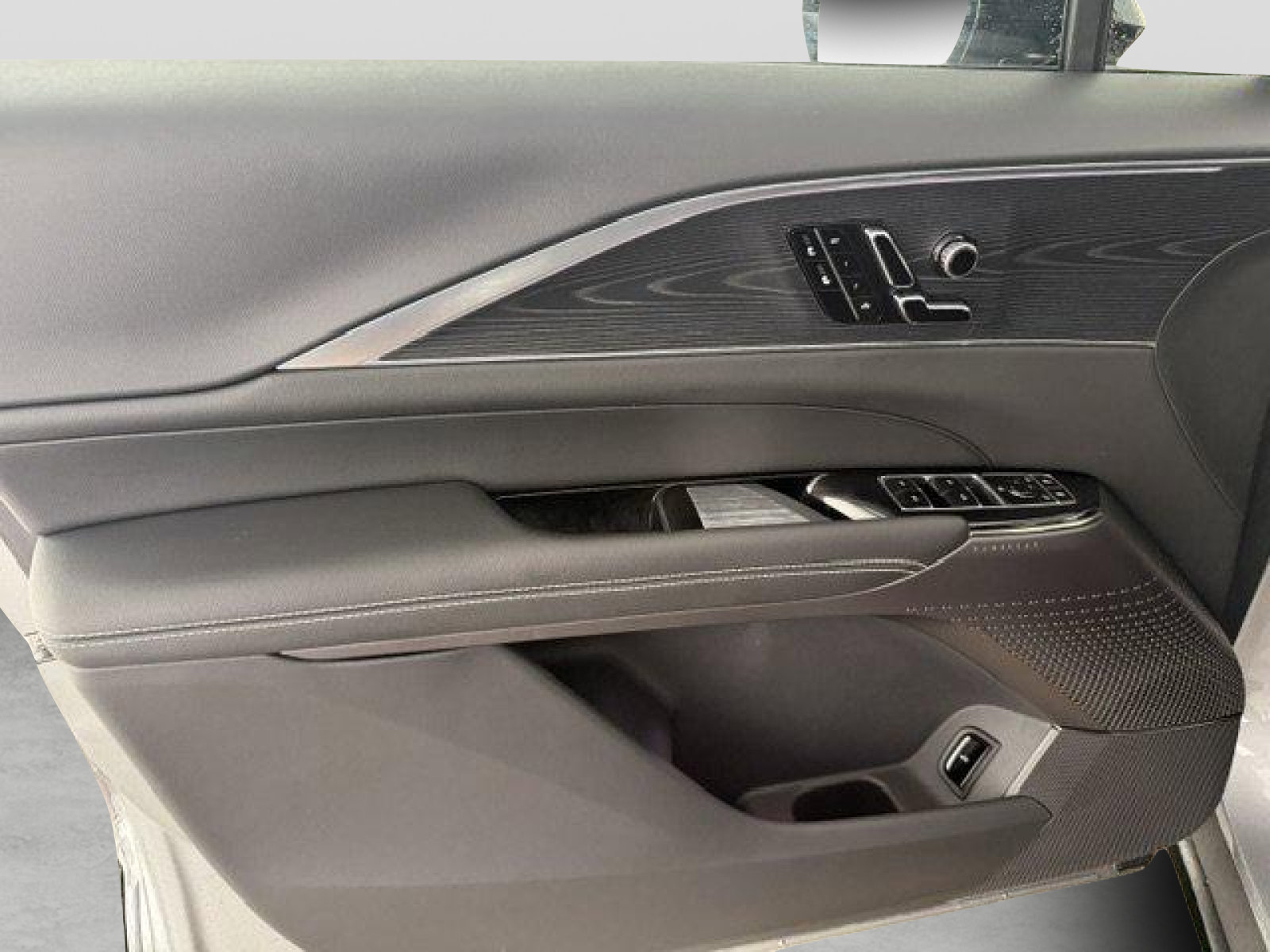 Used 2025 Cadillac Lyriq Luxury RWD image 8