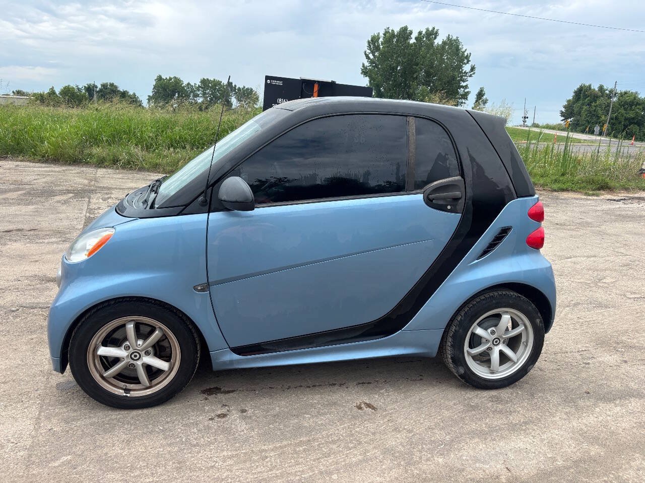 Used 2015 smart fortwo passion RWD image 1