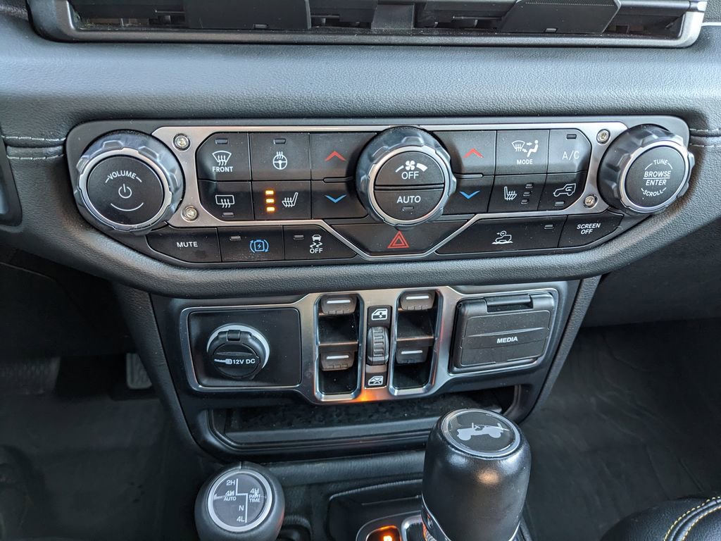 Used 2024 Jeep Wrangler Unlimited Sahara w/ Technology Group image 36