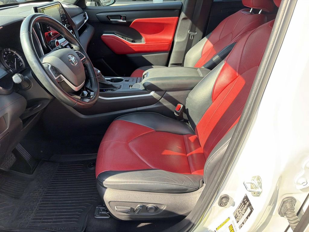 Used 2022 Toyota Highlander XSE FWD image 23