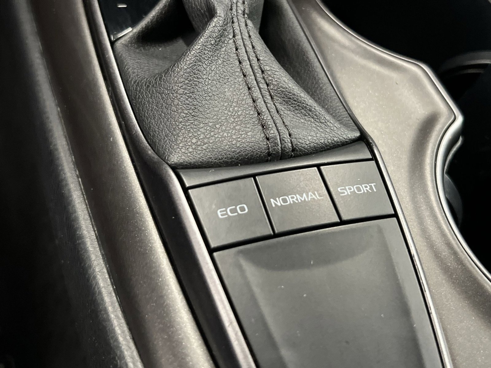 Used 2024 Toyota Camry SE image 28