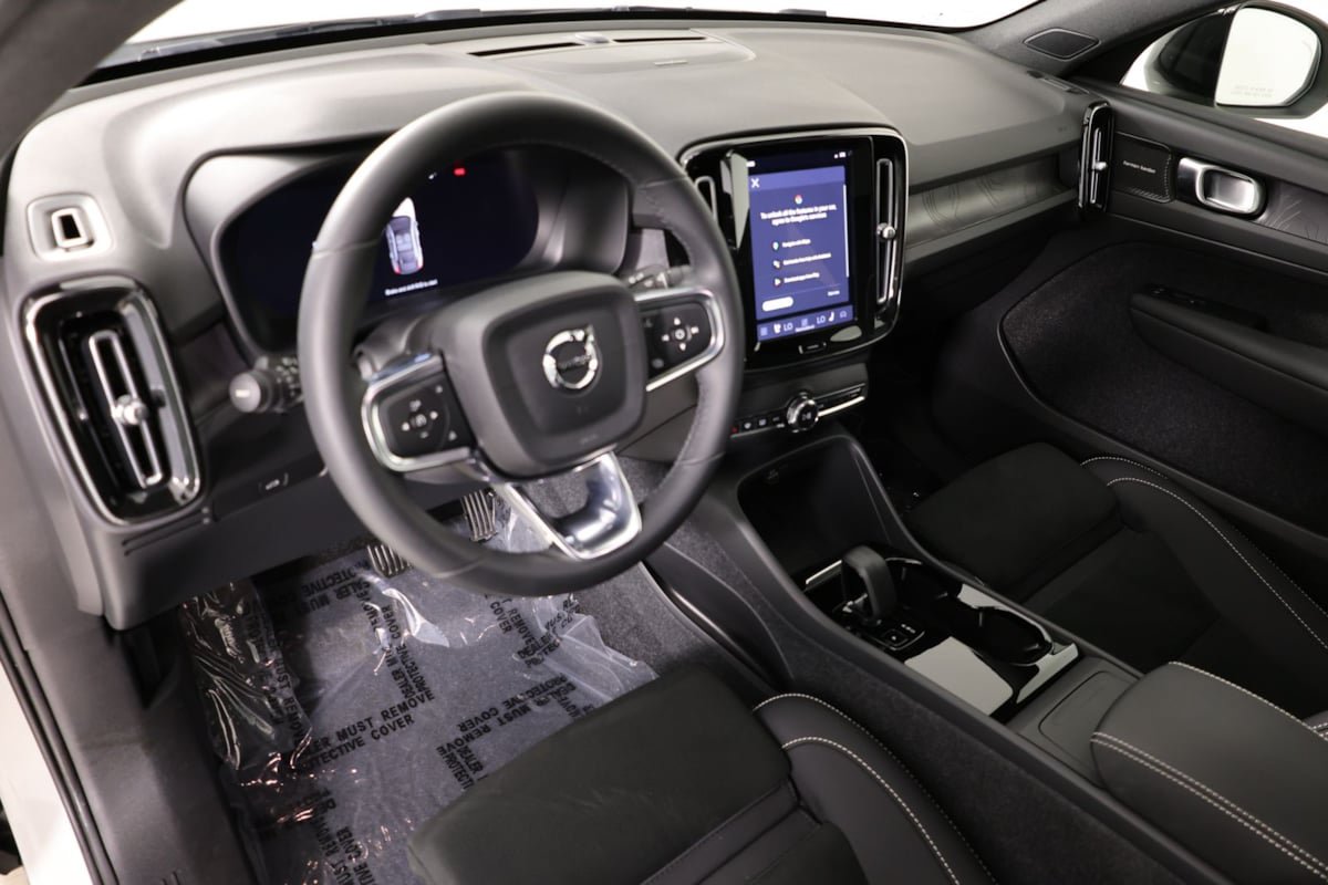 Used 2023 Volvo C40 P8 Recharge Ultimate w/ Protection Package Premier AWD/4WD image 21