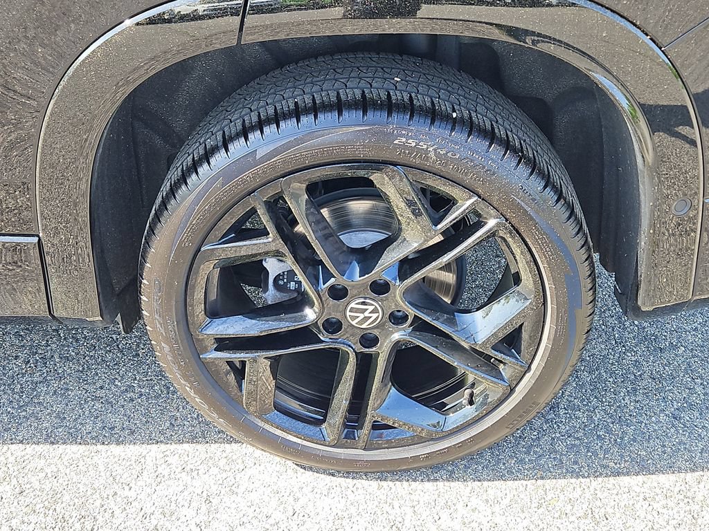 Certified 2026 Volkswagen Tiguan SE R-Line AWD/4WD image 8