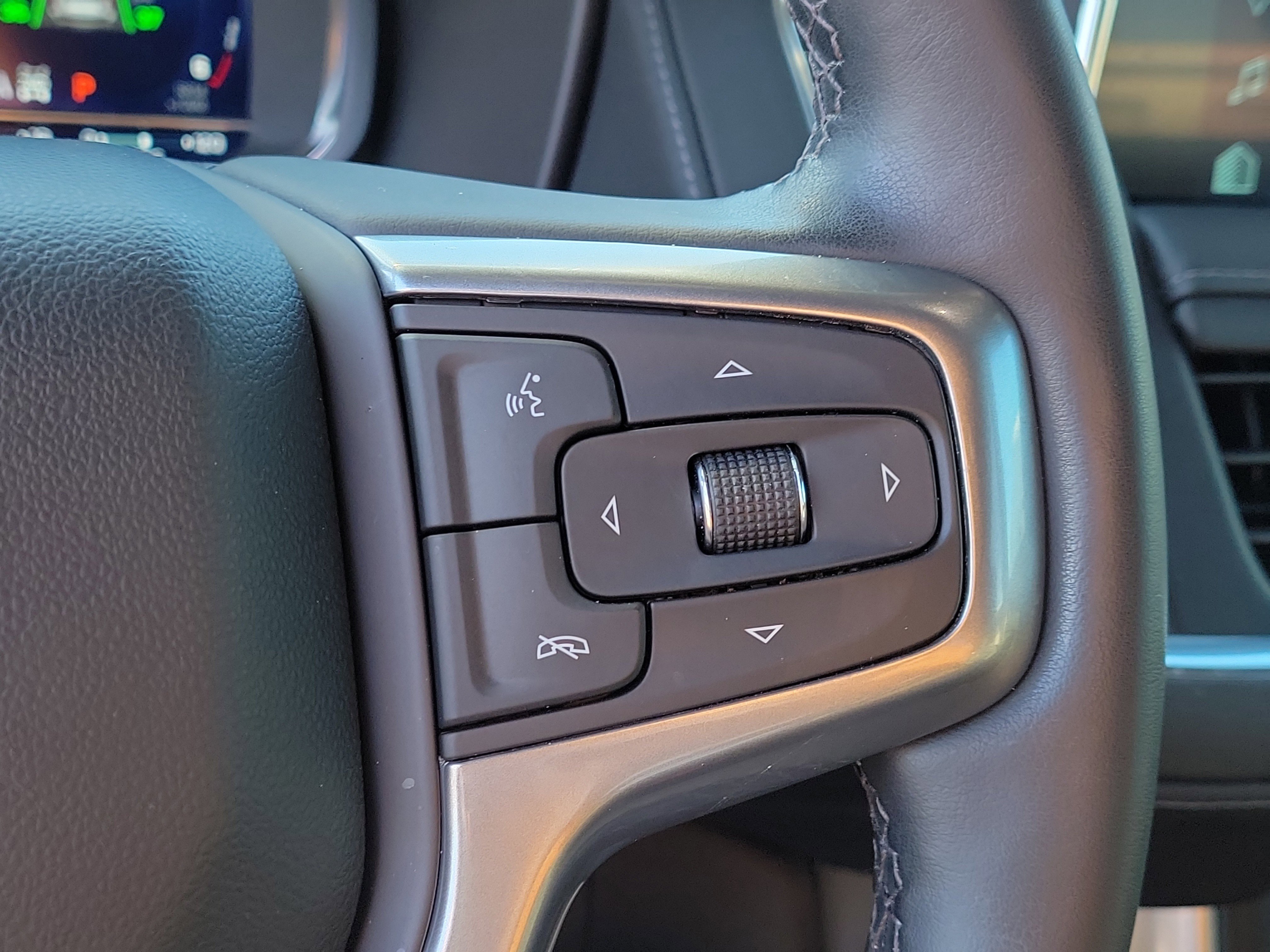 Used 2024 Chevrolet Tahoe Z71 w/ Luxury Package image 31