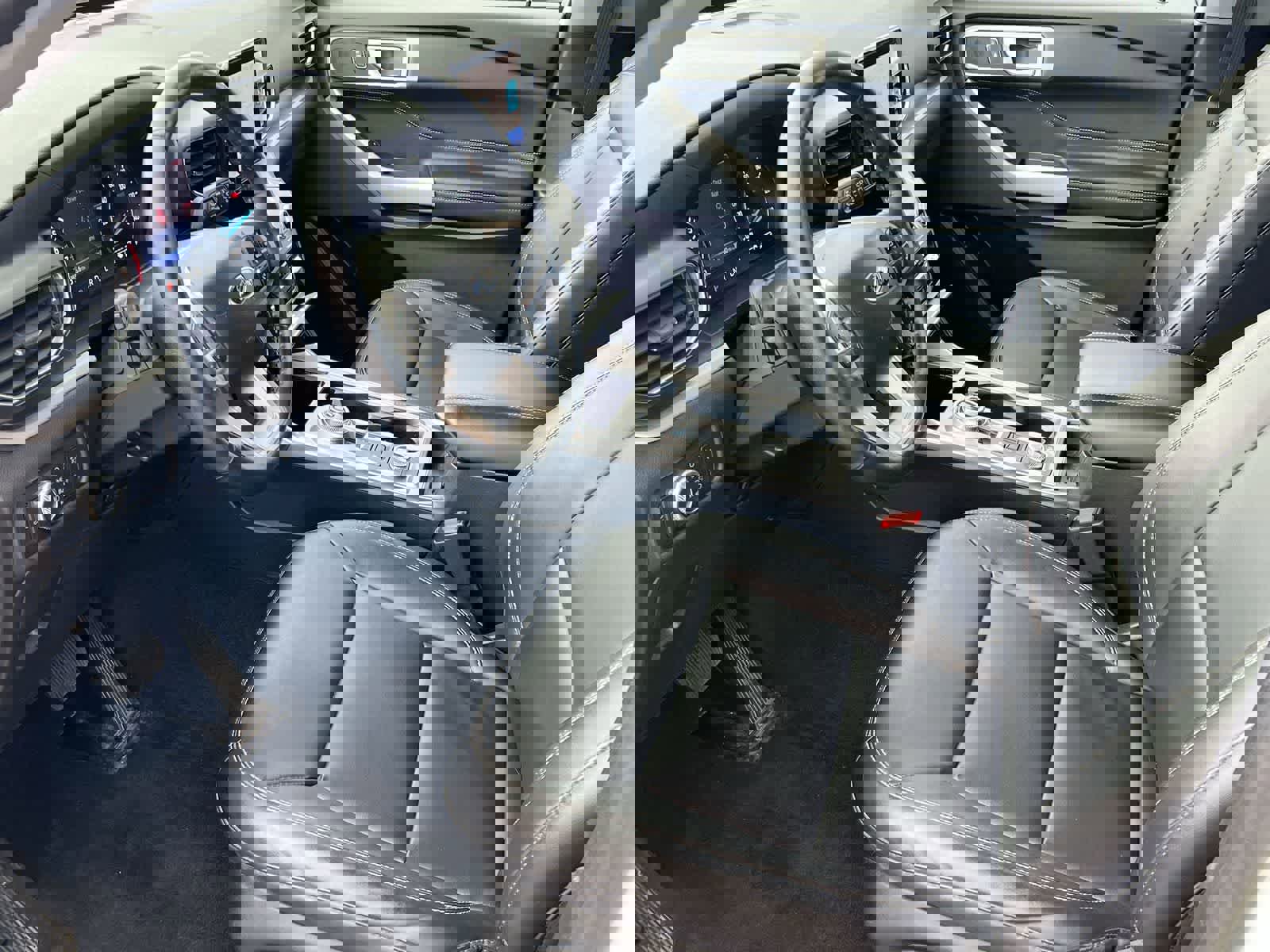 Used 2022 Ford Explorer XLT w/ Equipment Group 202A AWD/4WD image 10