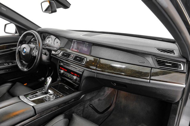 Used 2012 BMW 750i RWD image 10