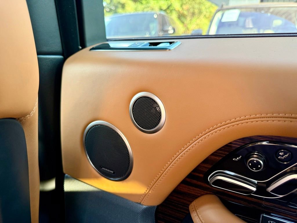 Used 2018 Land Rover Range Rover Autobiography image 26