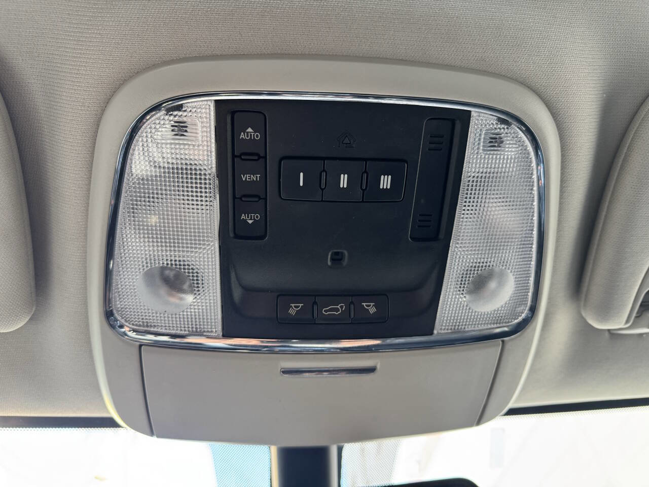 Used 2015 Dodge Durango Limited w/ Nav & Power Liftgate Group image 40