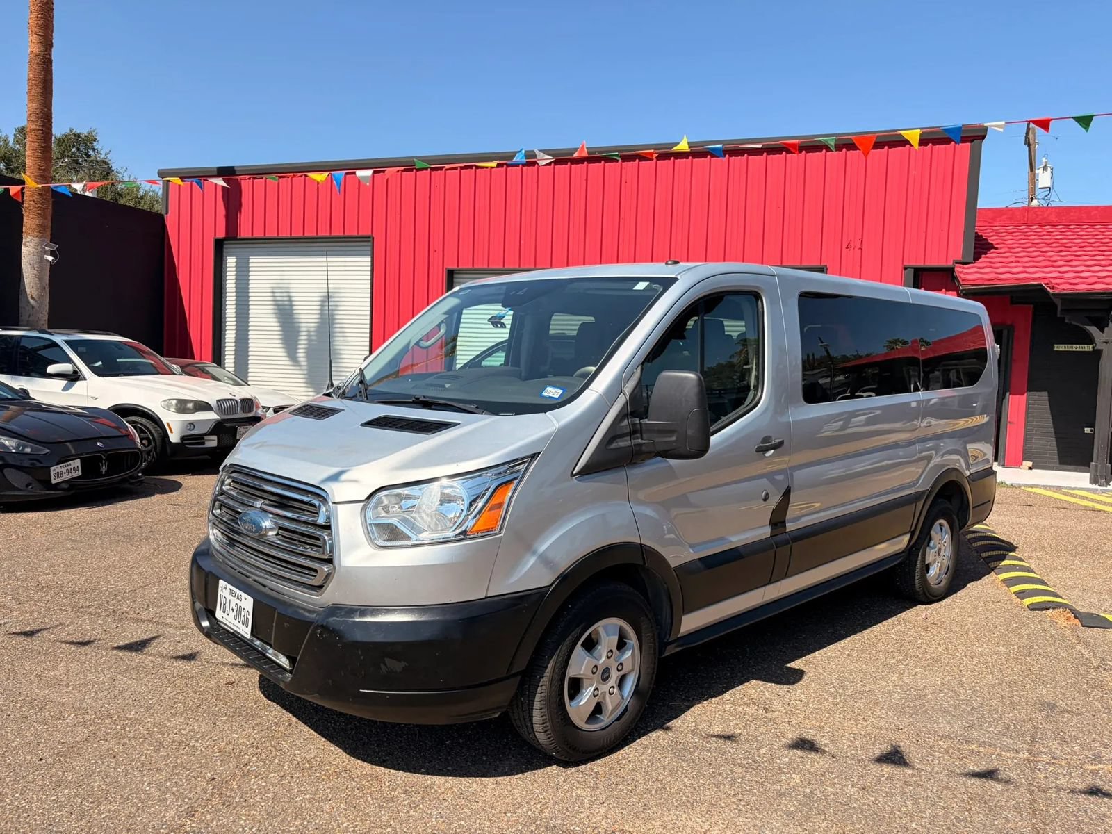 Used 2019 Ford Transit 150 XLT RWD image 3