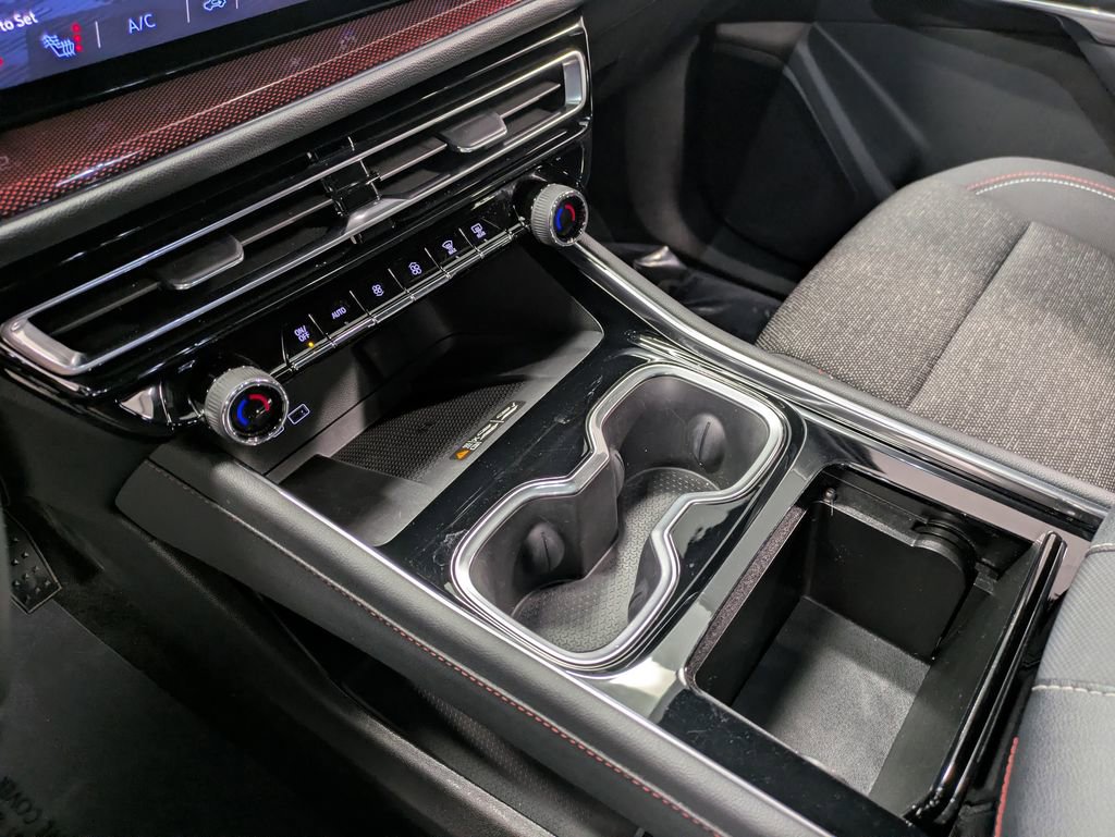 Used 2024 Chevrolet Traverse Z71 image 14