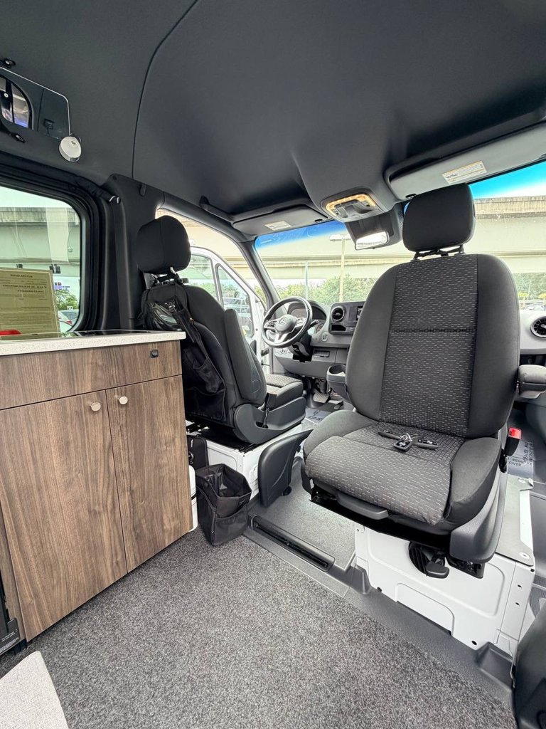 Used 2019 Mercedes-Benz Sprinter 2500 image 61