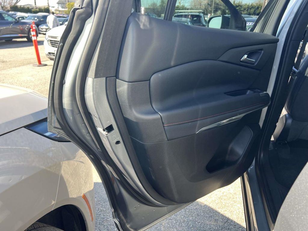 Used 2024 Chevrolet Traverse Z71 image 14
