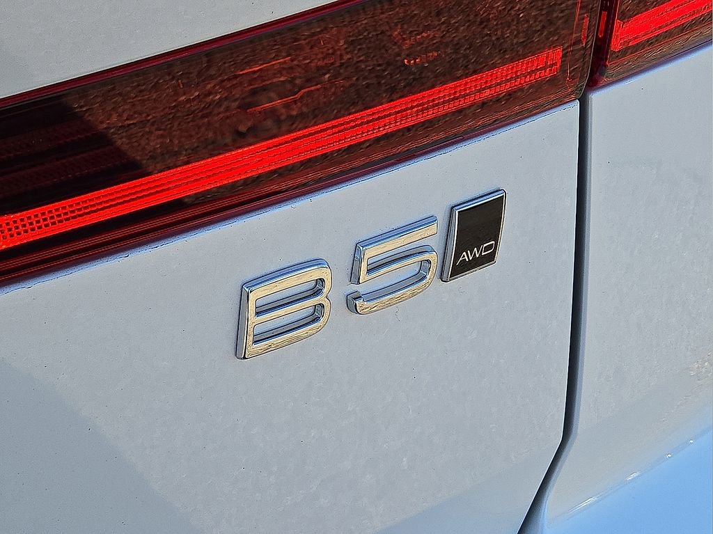 New 2026 Volvo XC60 B5 Core w/ Climate Package image 12