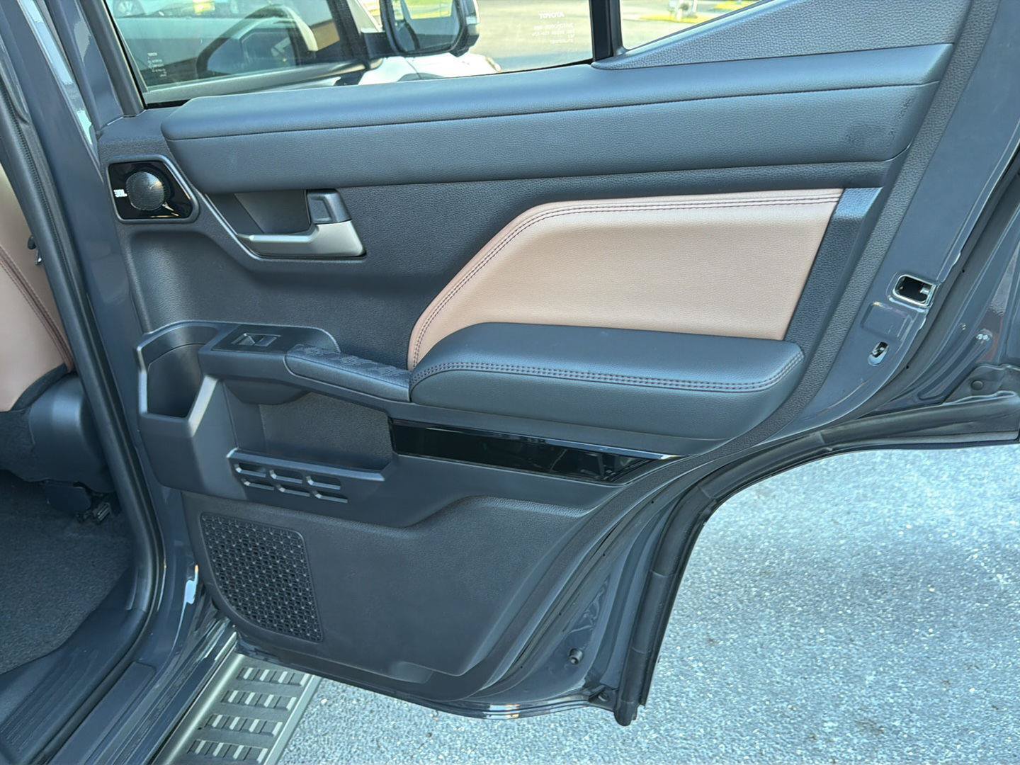 Used 2025 Toyota 4Runner Limited AWD/4WD image 15