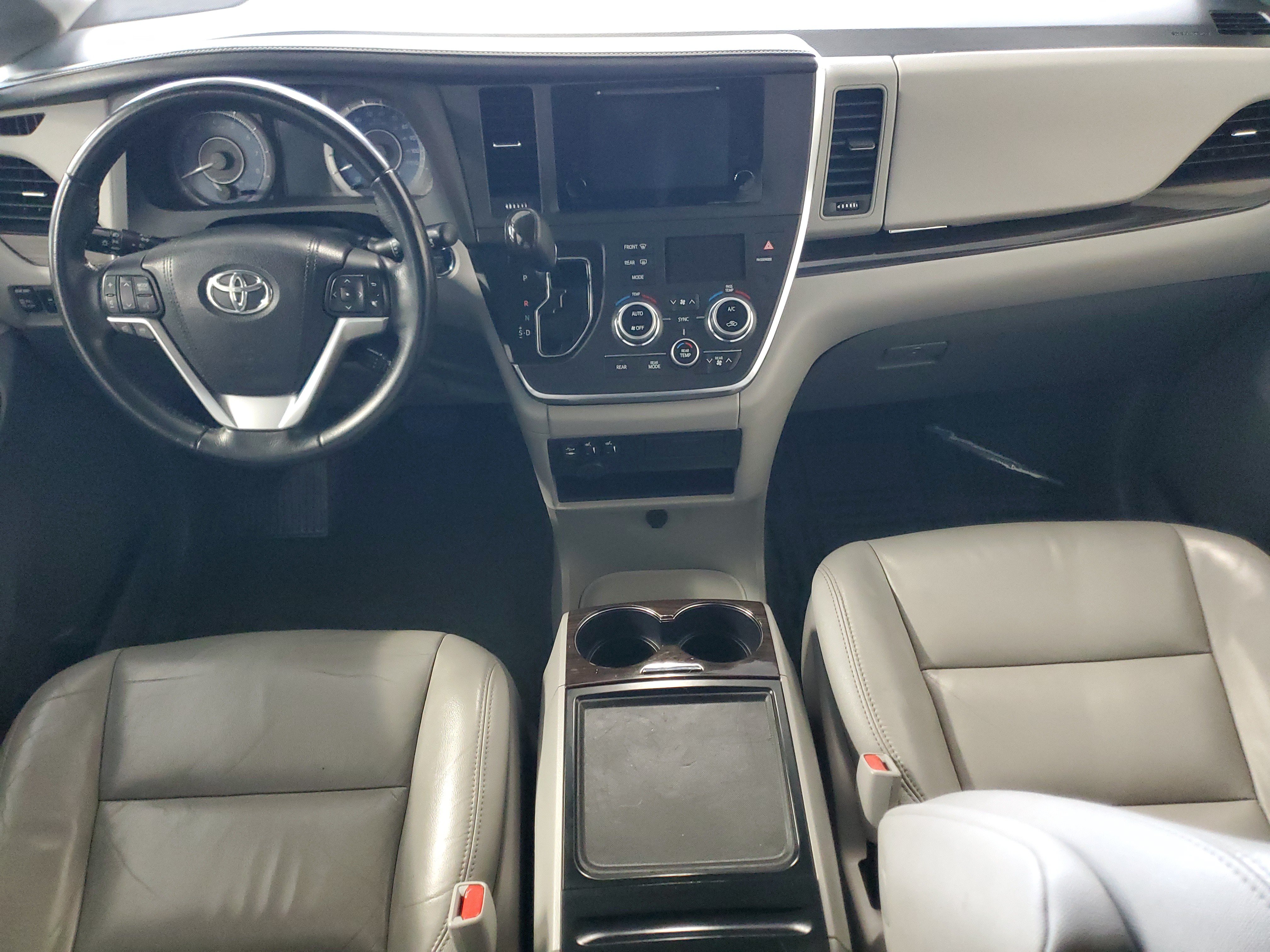 Used 2015 Toyota Sienna XLE FWD image 16