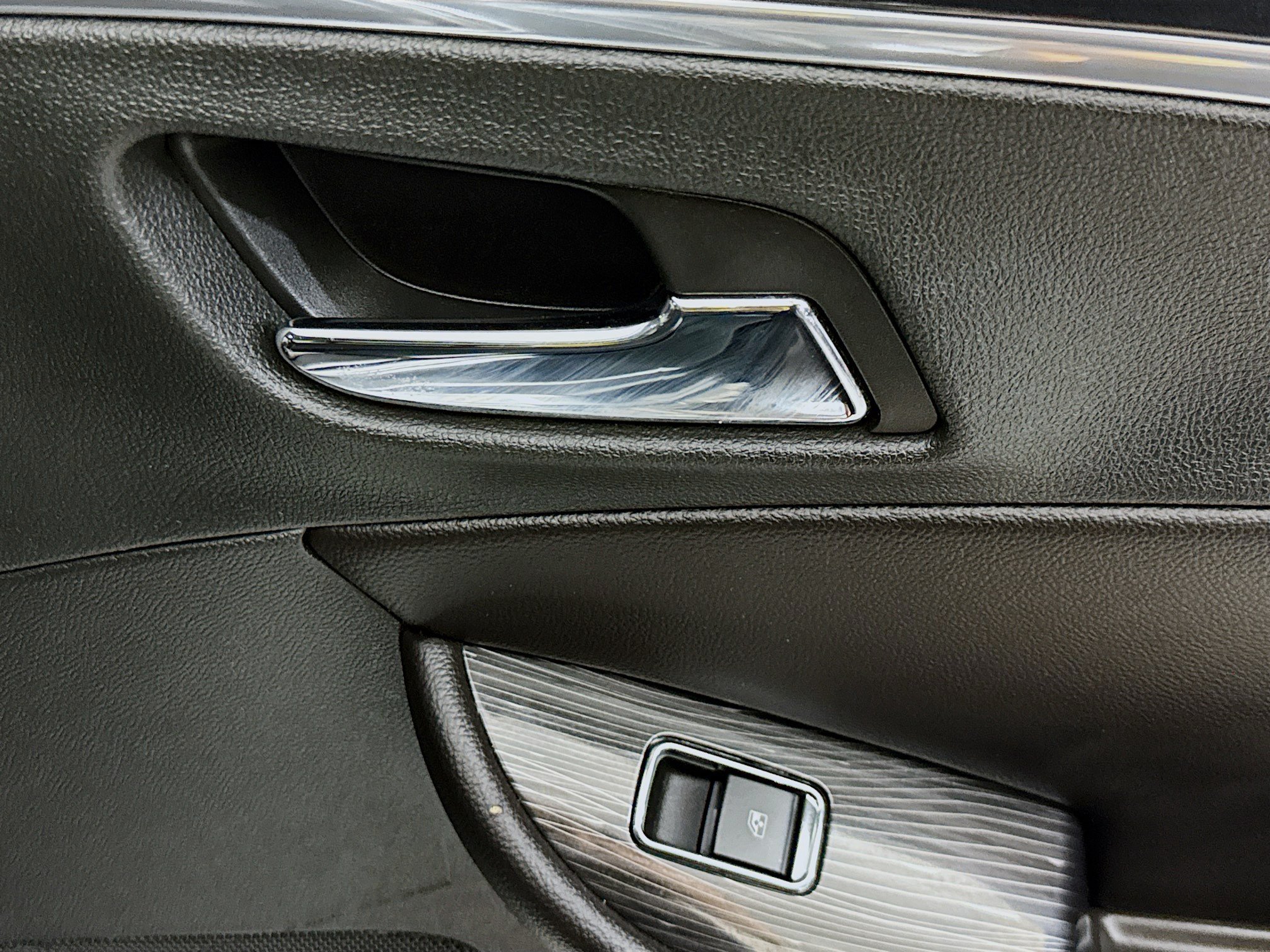 Used 2018 Chevrolet Impala LT FWD image 29