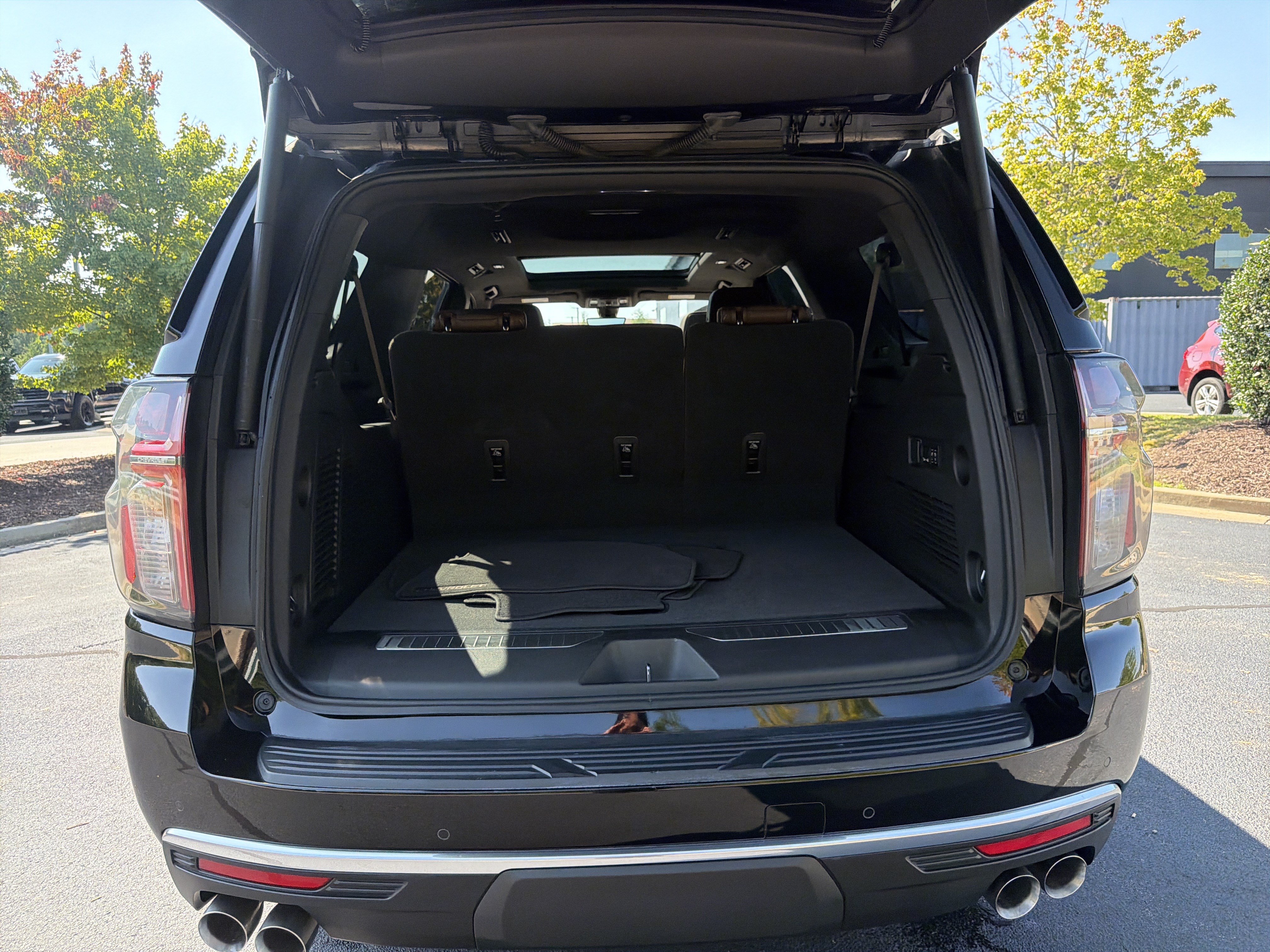 Used 2022 Chevrolet Suburban High Country AWD/4WD image 49