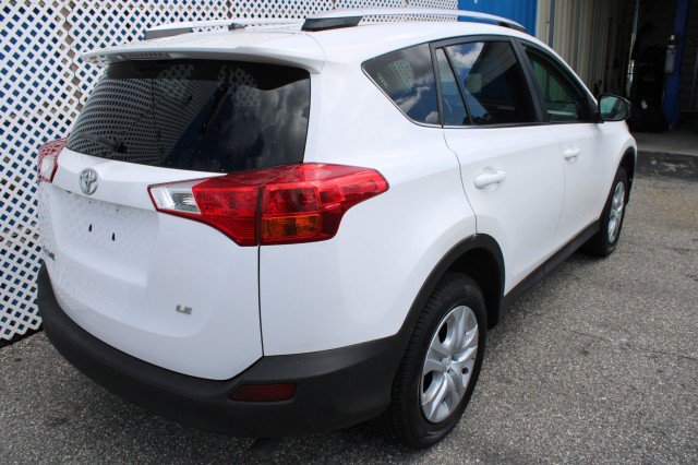 Used 2013 Toyota RAV4 LE FWD image 4