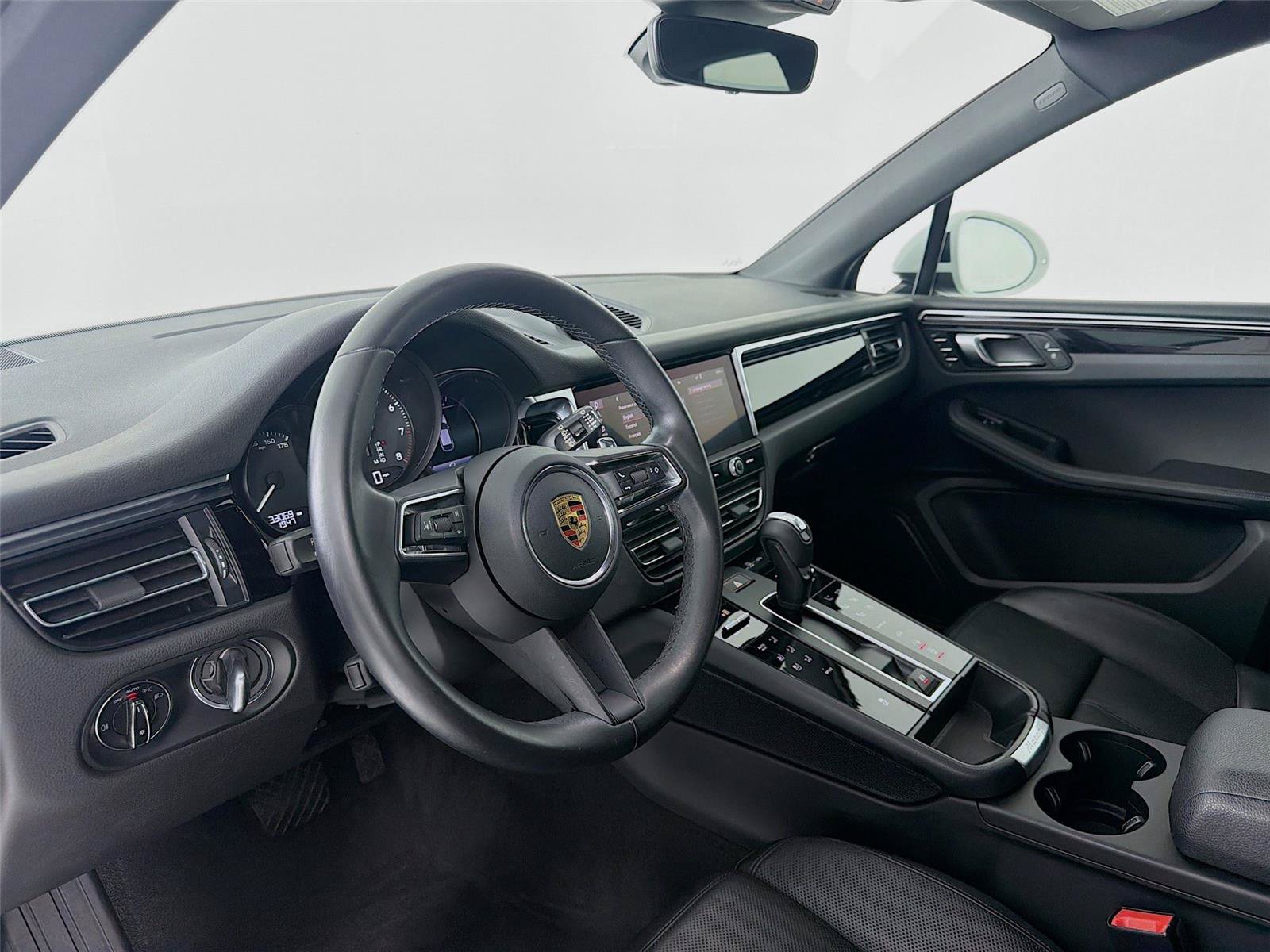 Certified 2023 Porsche Macan Turbo AWD/4WD image 4