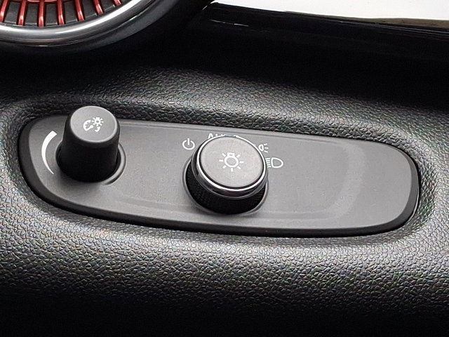 Used 2025 Chevrolet Trax RS w/ Sunroof Package image 23