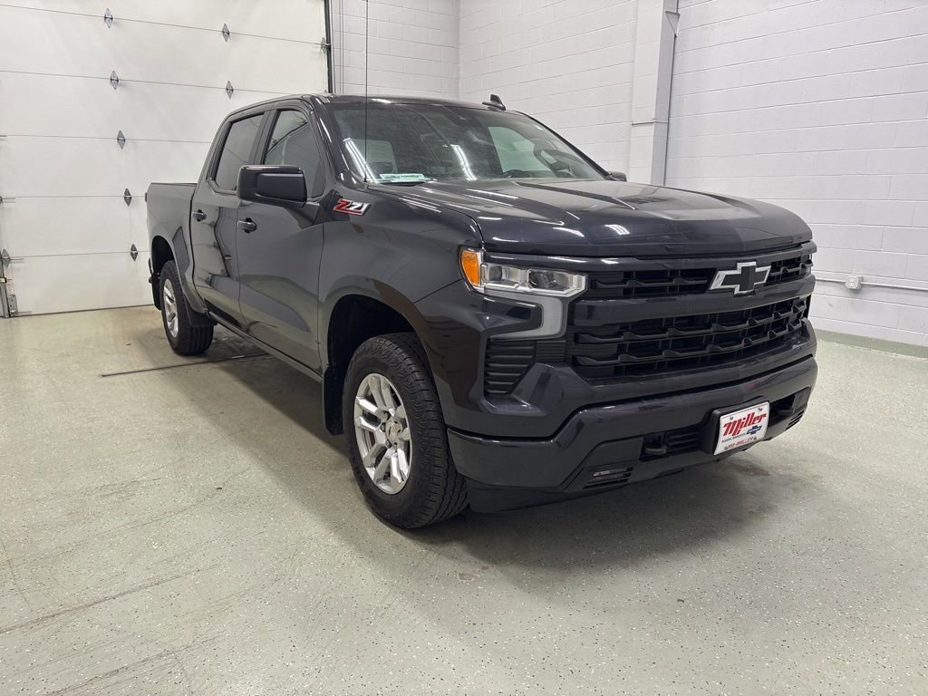 Used 2023 Chevrolet Silverado 1500 RST AWD/4WD image 2