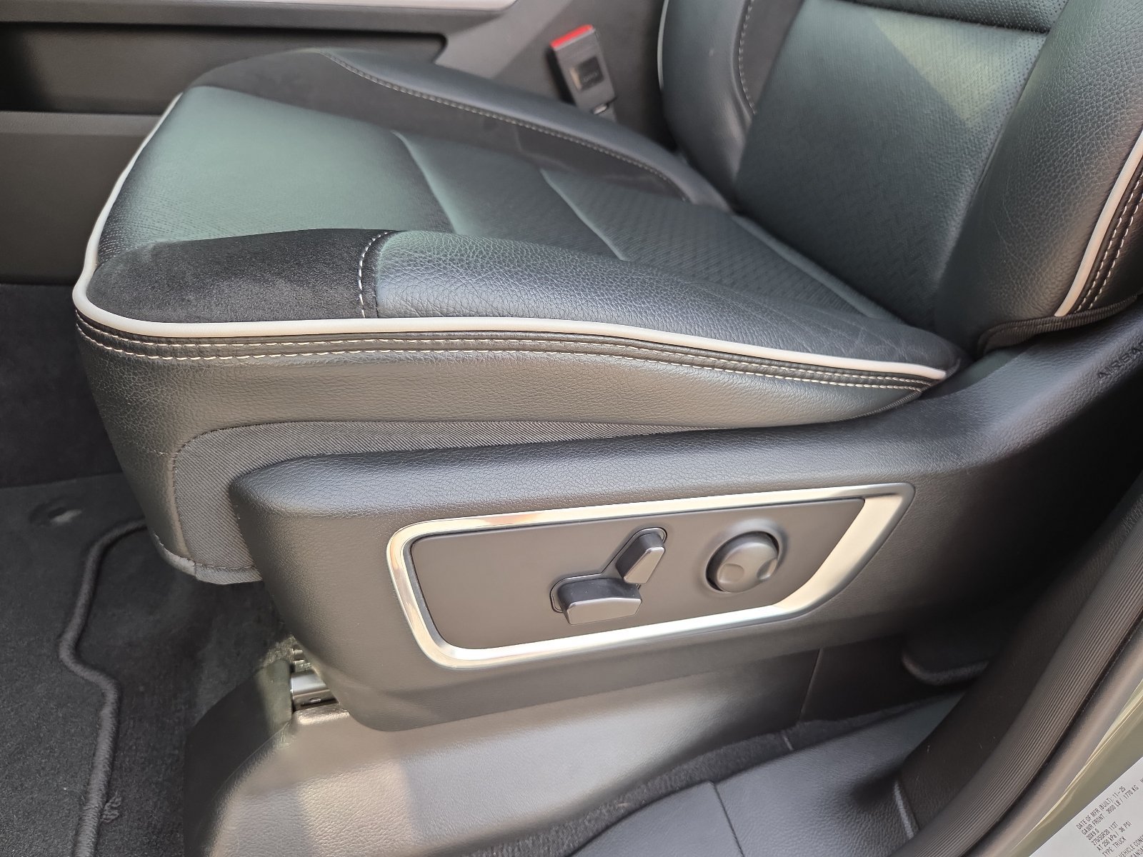 Used 2026 RAM 1500 Laramie AWD/4WD image 14