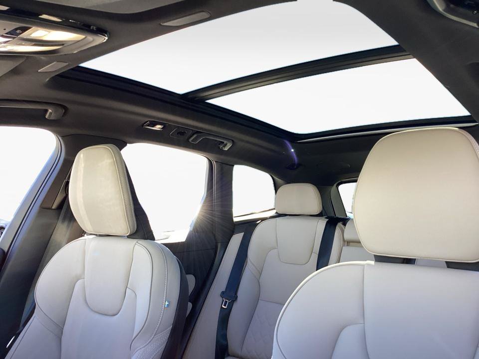 New 2027 Volvo XC60 B5 Plus AWD/4WD image 21
