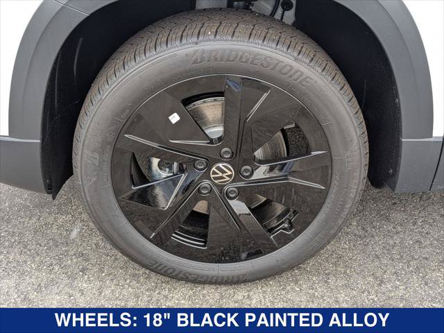 New 2025 Volkswagen Taos SE FWD image 9