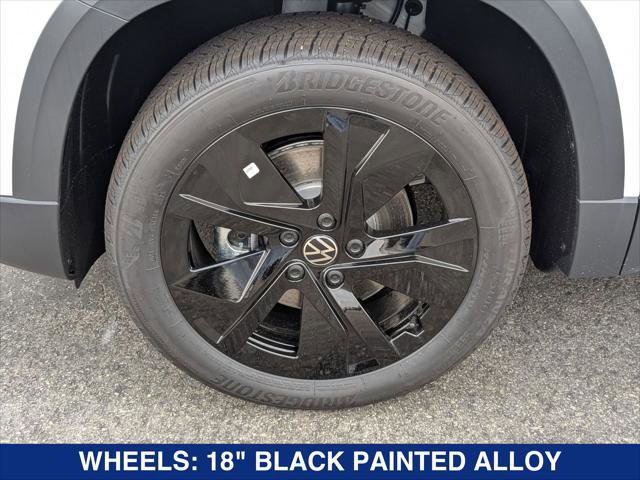 New 2025 Volkswagen Taos SE image 9
