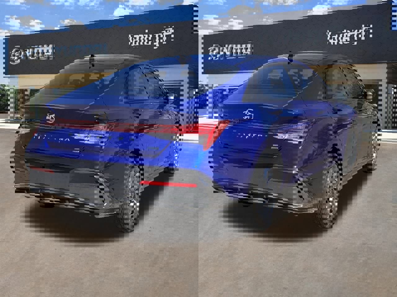 Used 2025 Hyundai Elantra Blue image 14