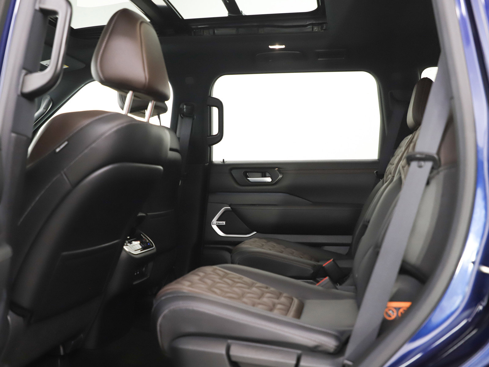 Used 2025 Nissan Armada Platinum Reserve image 22