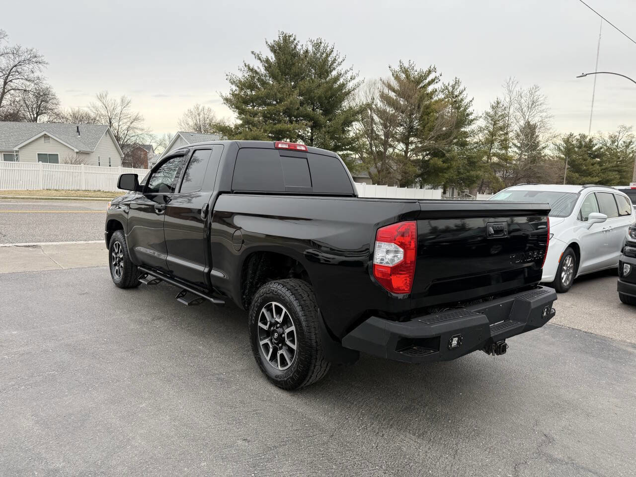 Used 2017 Toyota Tundra SR5 AWD/4WD image 5