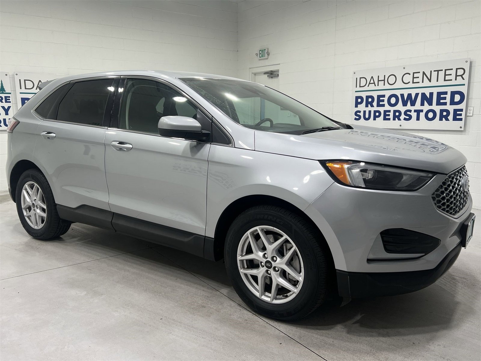 Used 2023 Ford Edge SEL image 2