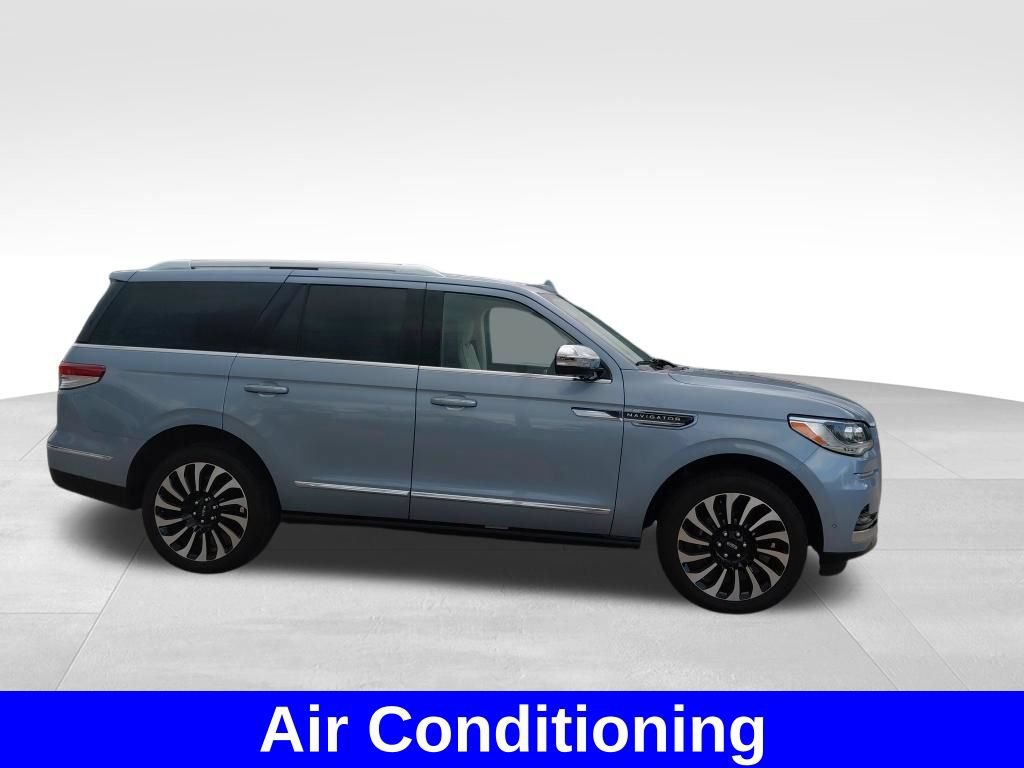 Used 2024 Lincoln Navigator Black Label AWD/4WD image 7