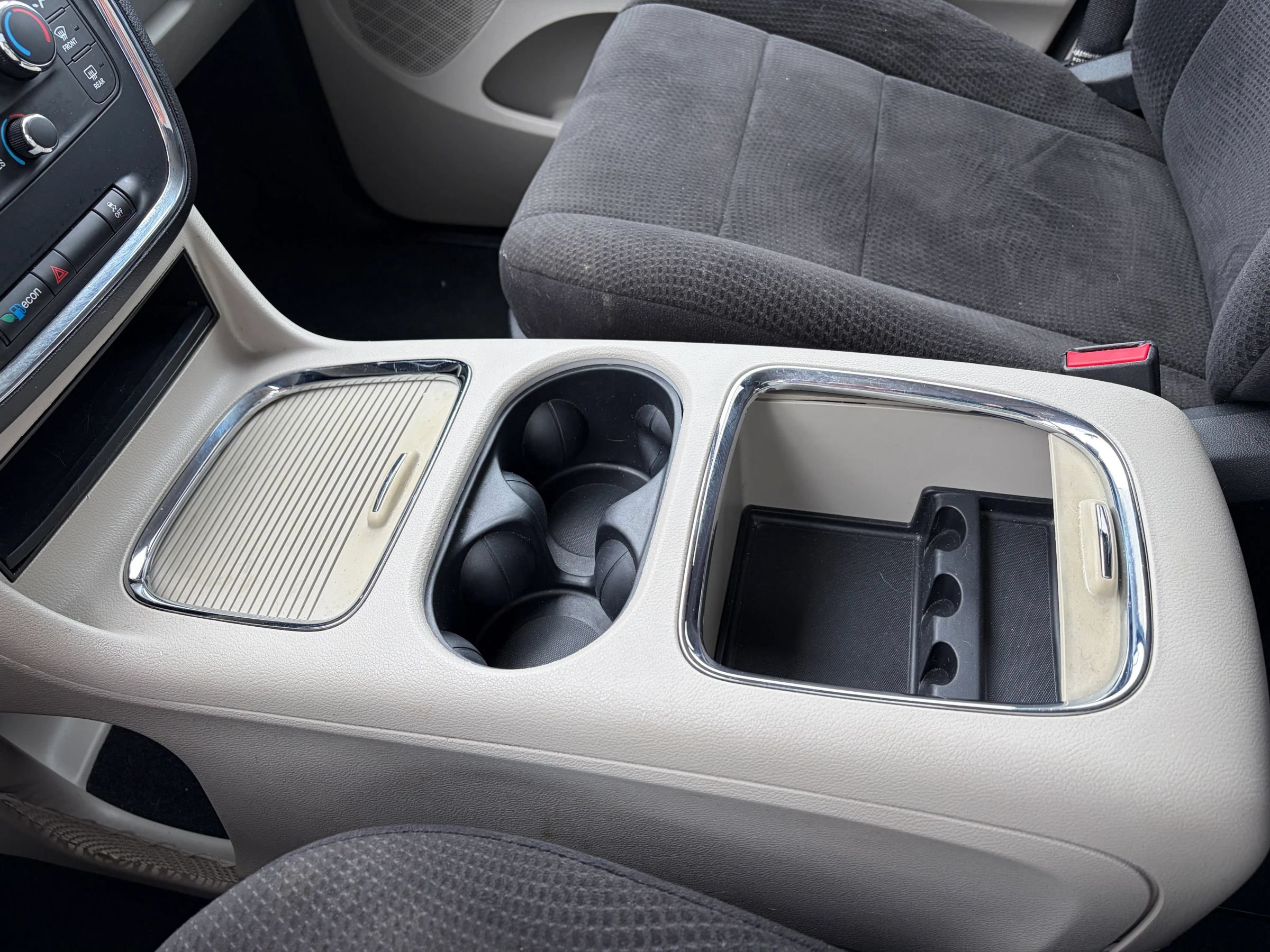 Used 2013 Dodge Grand Caravan SXT w/ Rear Park Assist Pkg FWD image 36