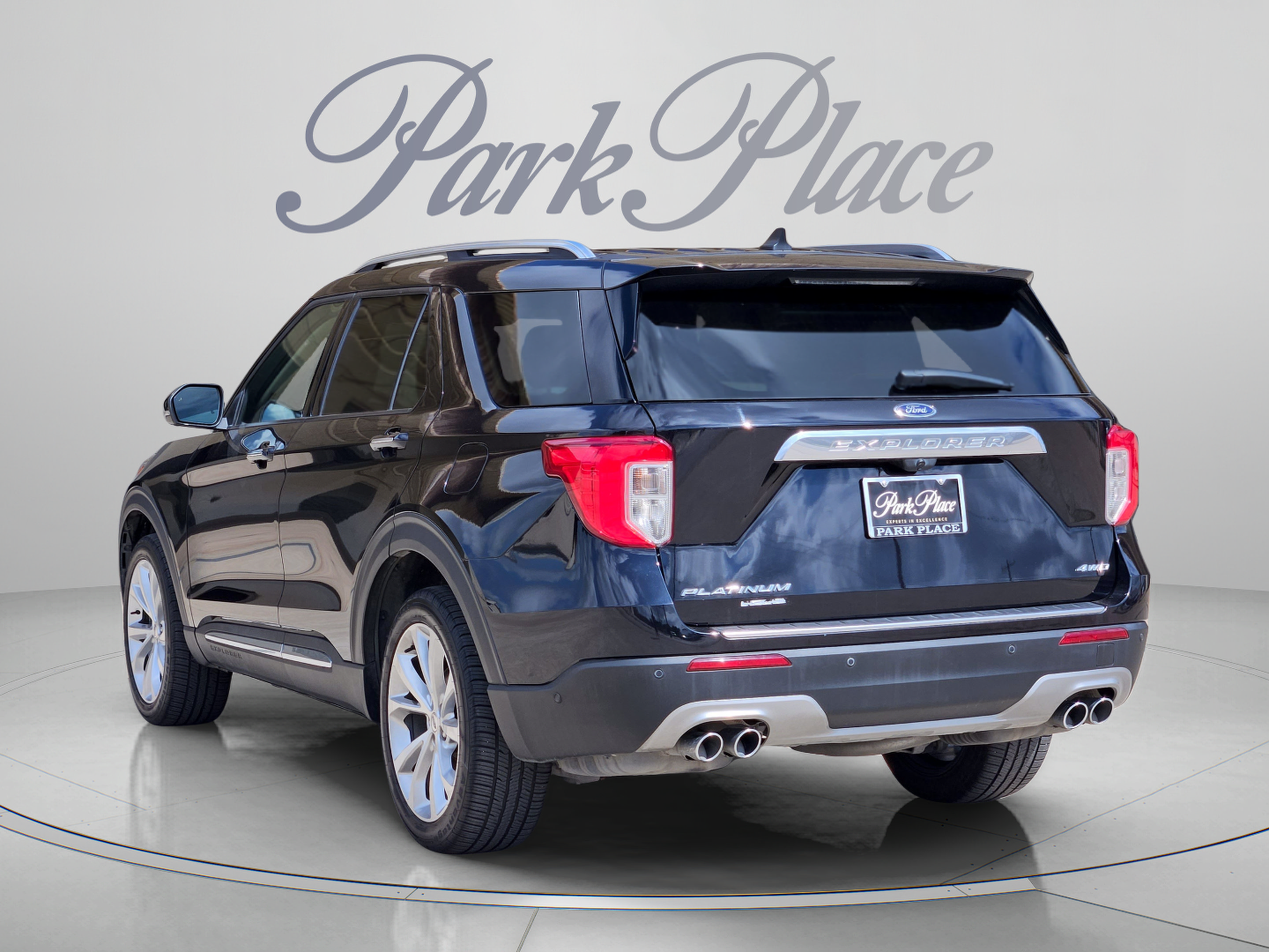 Used 2022 Ford Explorer Platinum w/ Equipment Group 601A AWD/4WD image 3