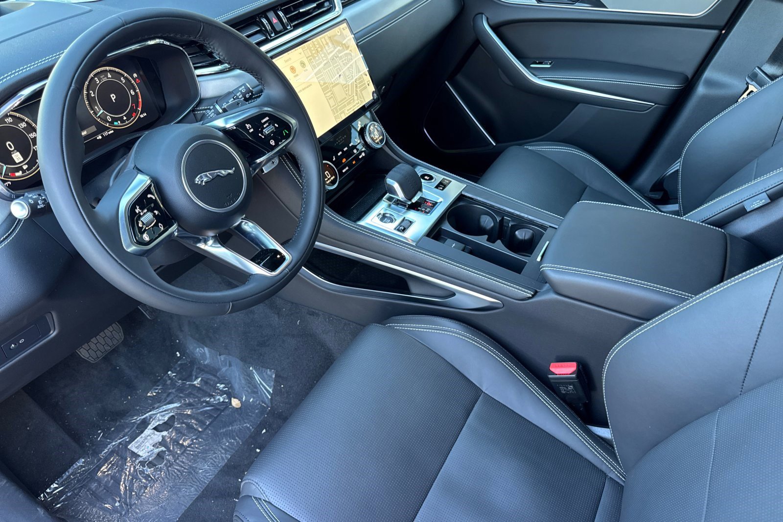 New 2026 Jaguar F-PACE R-Dynamic S image 5