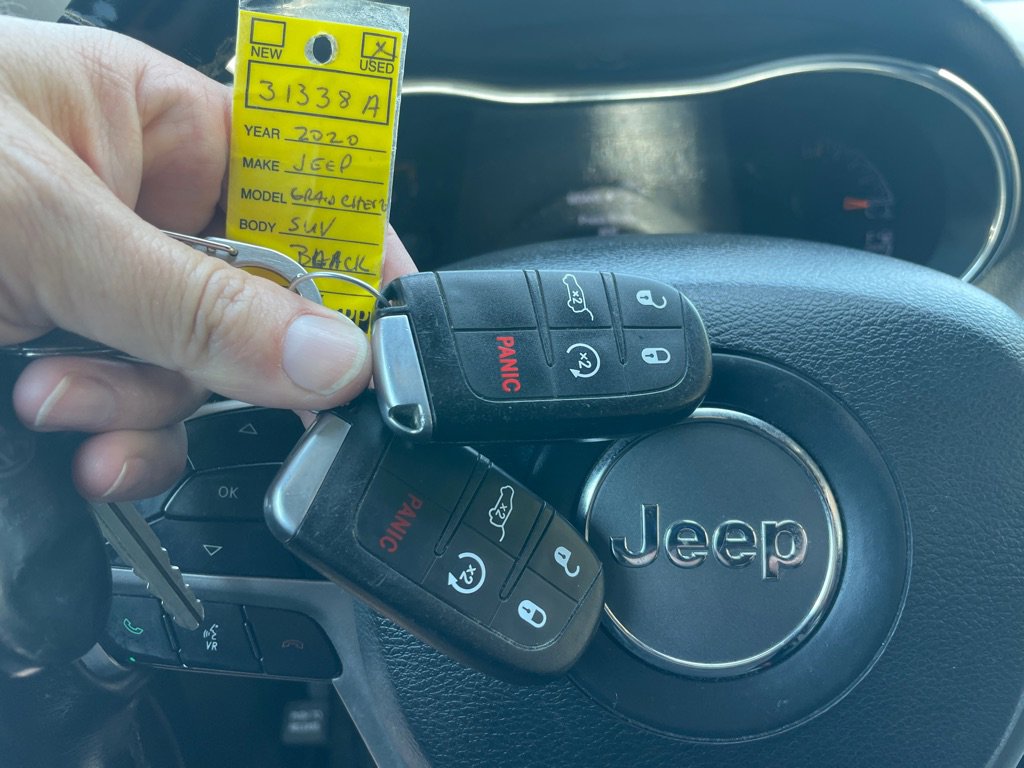 Used 2020 Jeep Grand Cherokee Altitude image 17