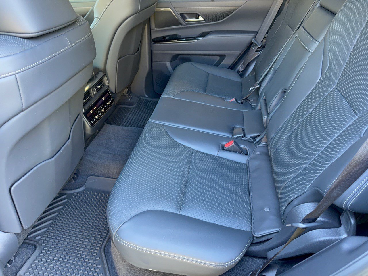 Certified 2025 Lexus LX 600 4WD w/ Appearance Package image 26