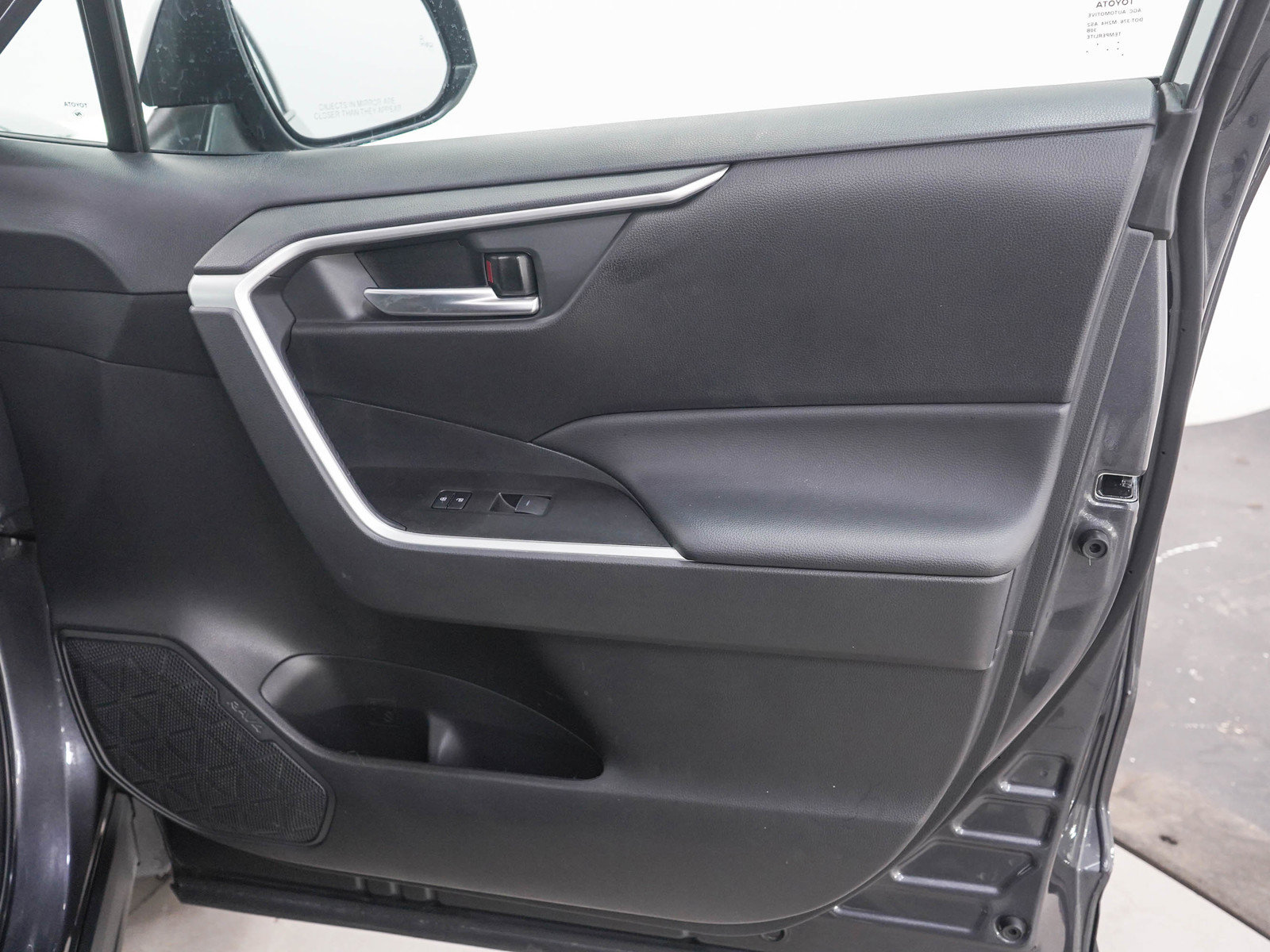 Used 2025 Toyota RAV4 XLE w/ Convenience Package AWD/4WD image 12