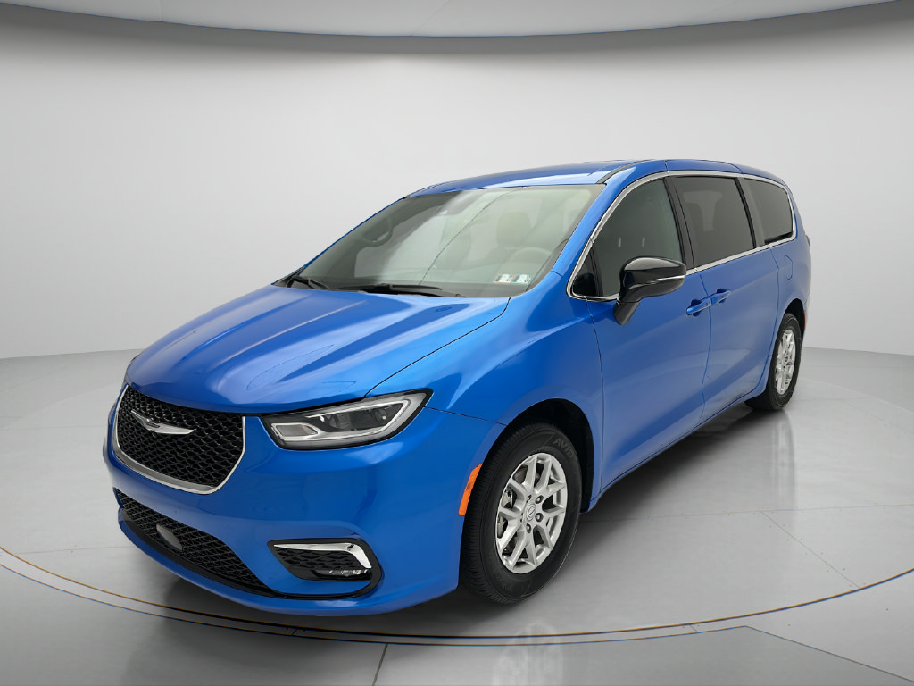 Used 2026 Chrysler Pacifica Select FWD image 3