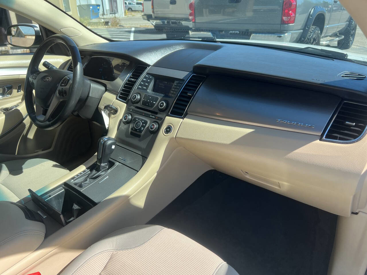 Used 2017 Ford Taurus SEL image 20