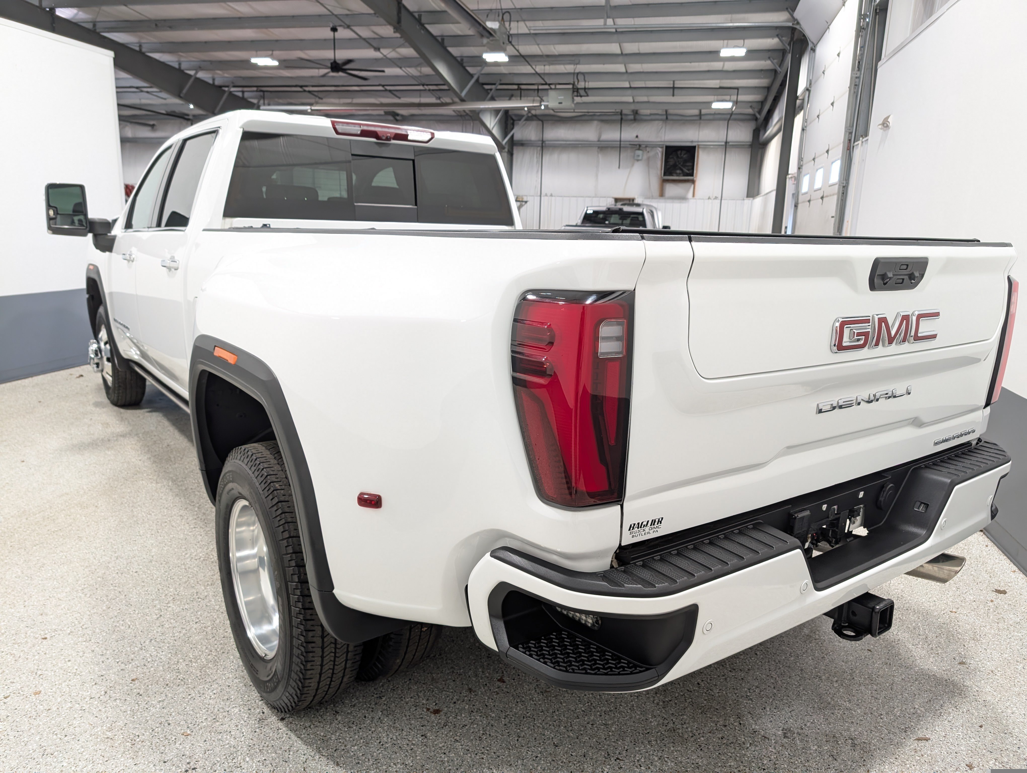 Used 2024 GMC Sierra 3500 Denali w/ Denali Reserve Package AWD/4WD image 5