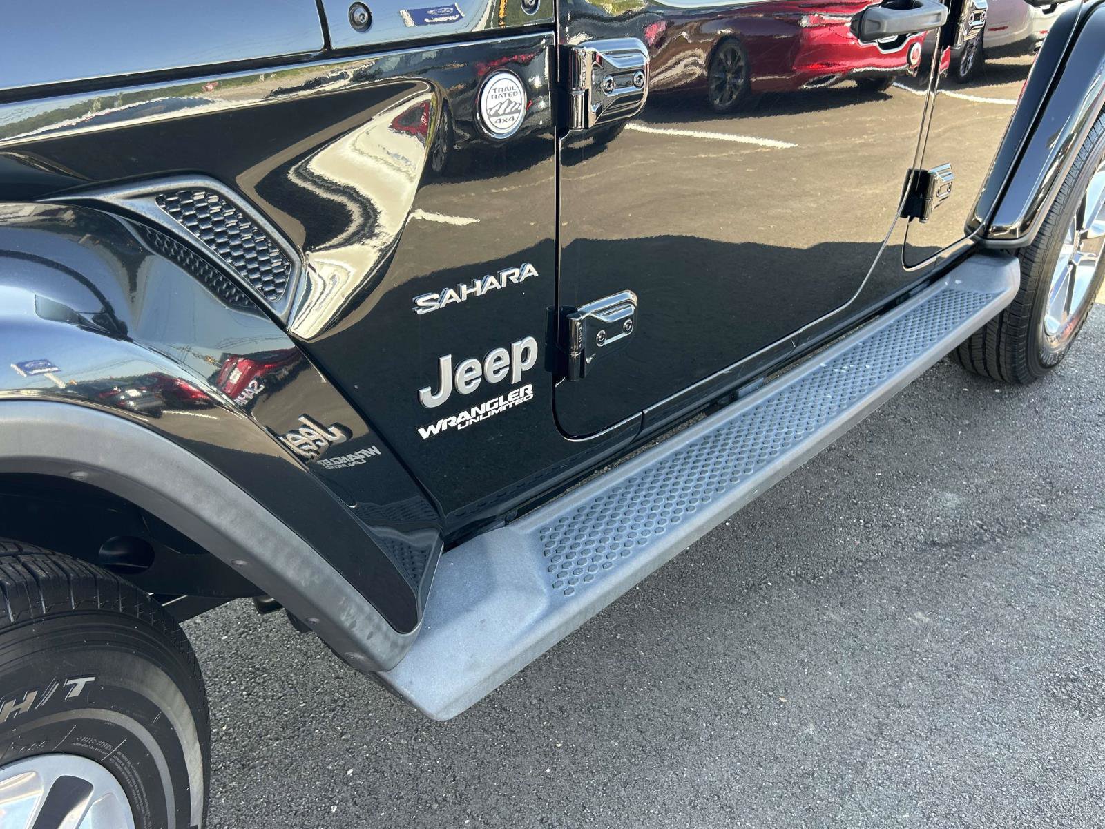 Used 2020 Jeep Wrangler Unlimited Sahara w/ Cold Weather Group AWD/4WD image 6