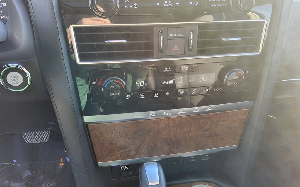 Used 2024 Nissan Armada SL AWD/4WD image 12