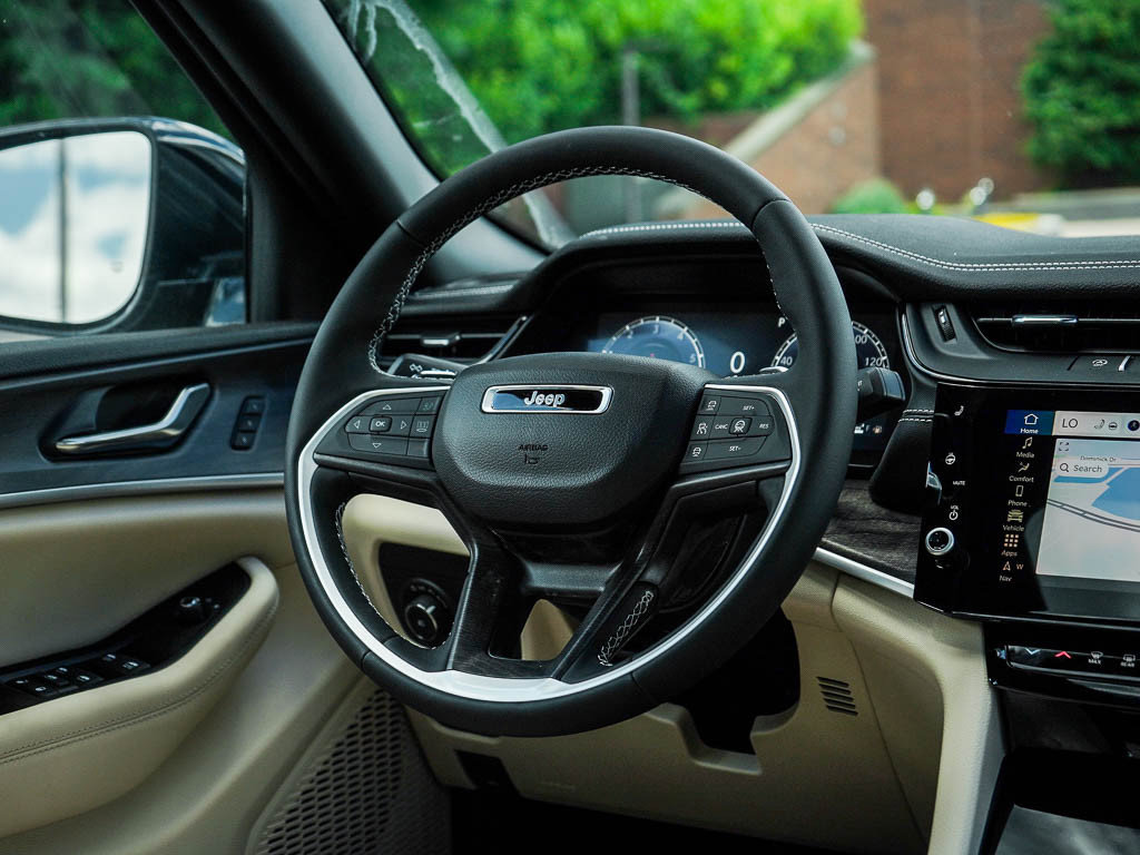 New 2026 Jeep Grand Cherokee Limited w/ Limited Altitude Package AWD/4WD image 16