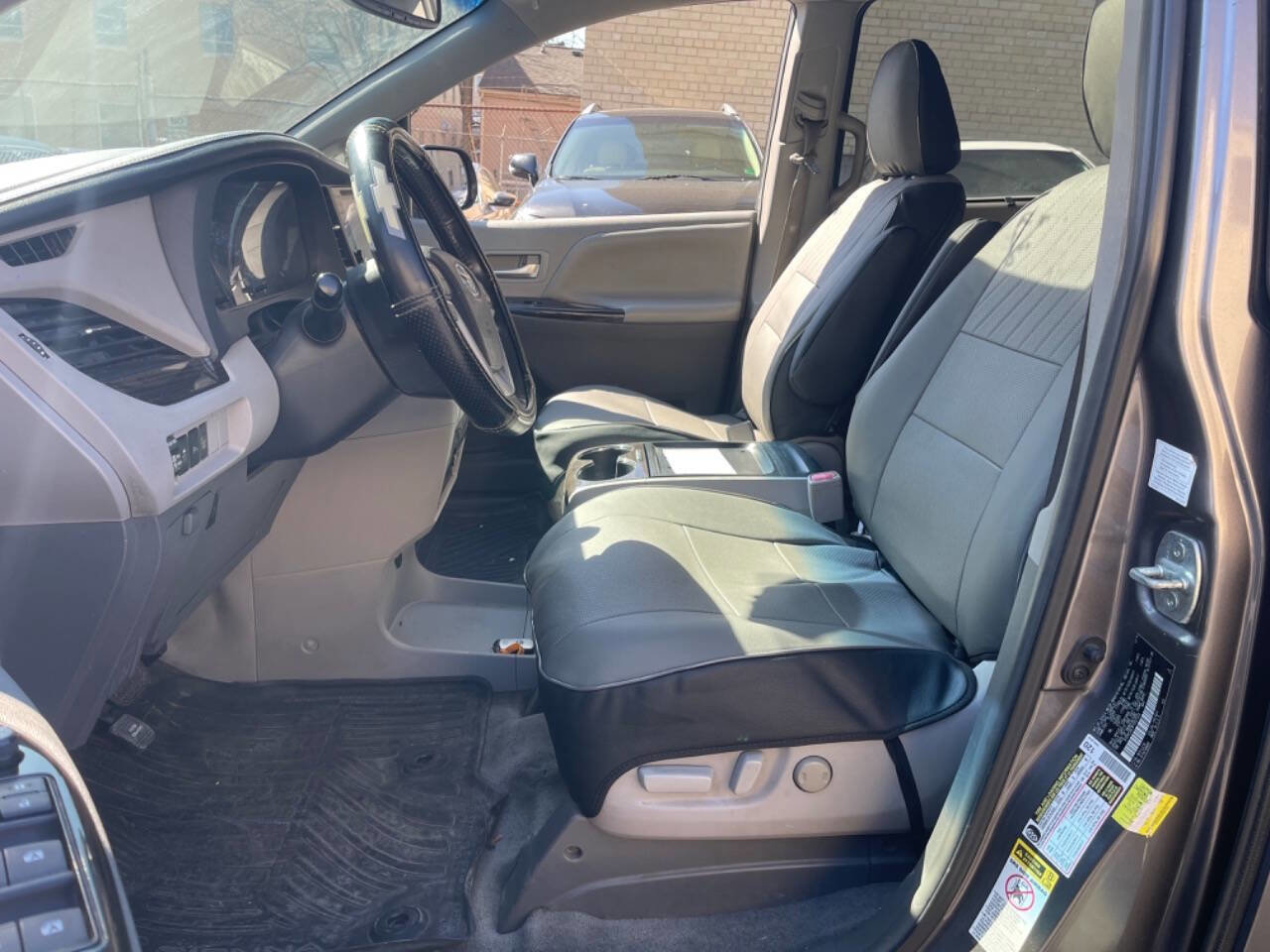 Used 2015 Toyota Sienna XLE w/ XLE Navigation Package FWD image 11